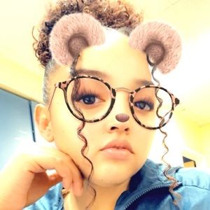 Meet your Posher, Cassandra